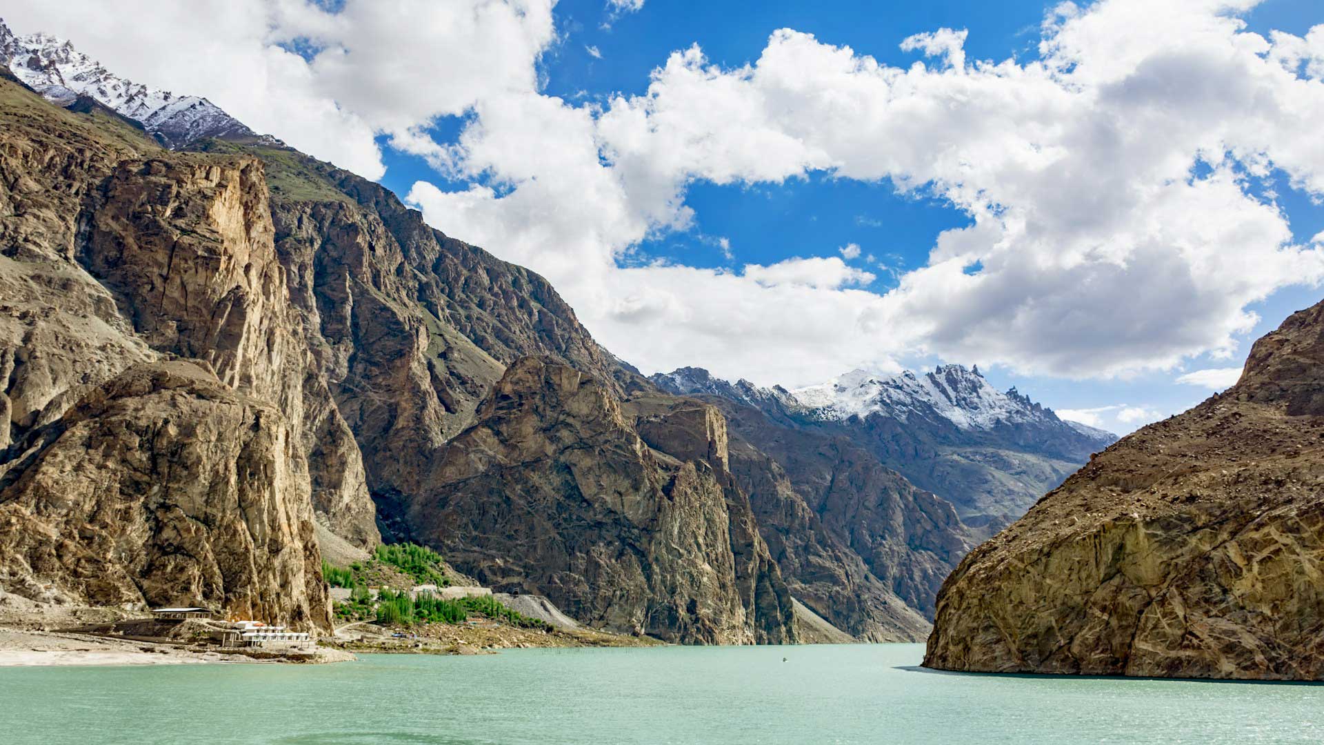 Top 5-Star Hotels in Gilgit-Baltistan for Family Stays – A 2025 Guide